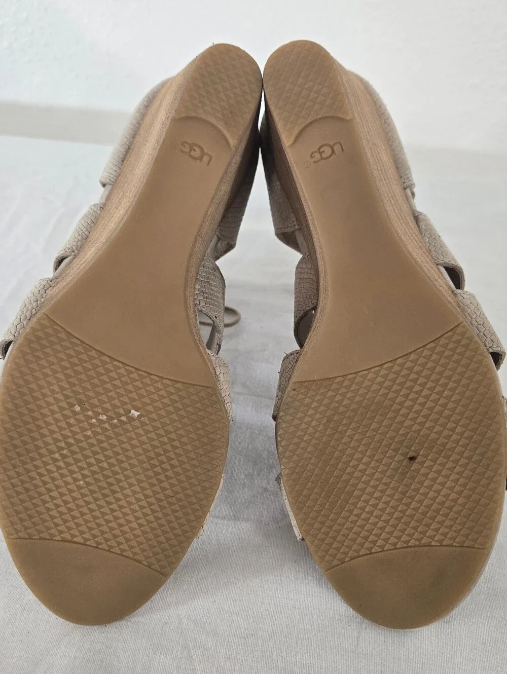 UGG Yasmin Snake Wedge Sandals Tassel Lace-Ups Chic Edgy Trendy, size 7